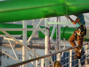 Proper lanyard tie off on cruise ship